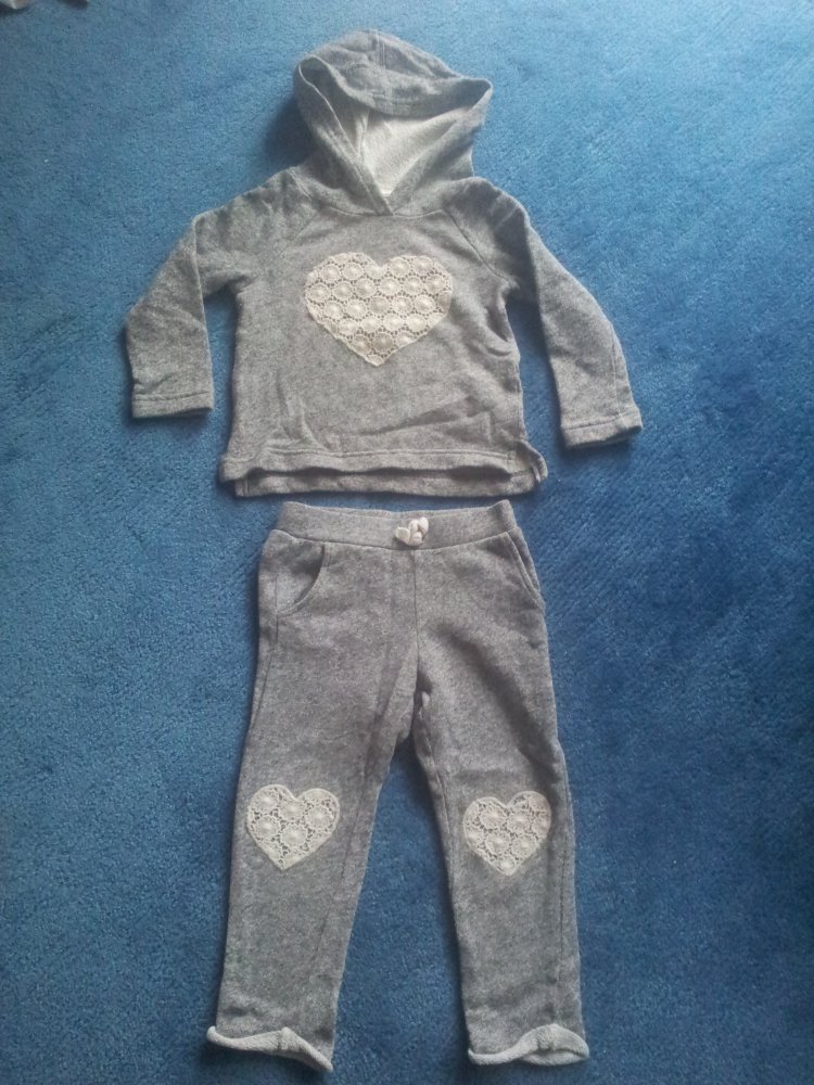 2-teilig Hausanzug Jogginganzug H&M grau weiß Herz Gr. 92