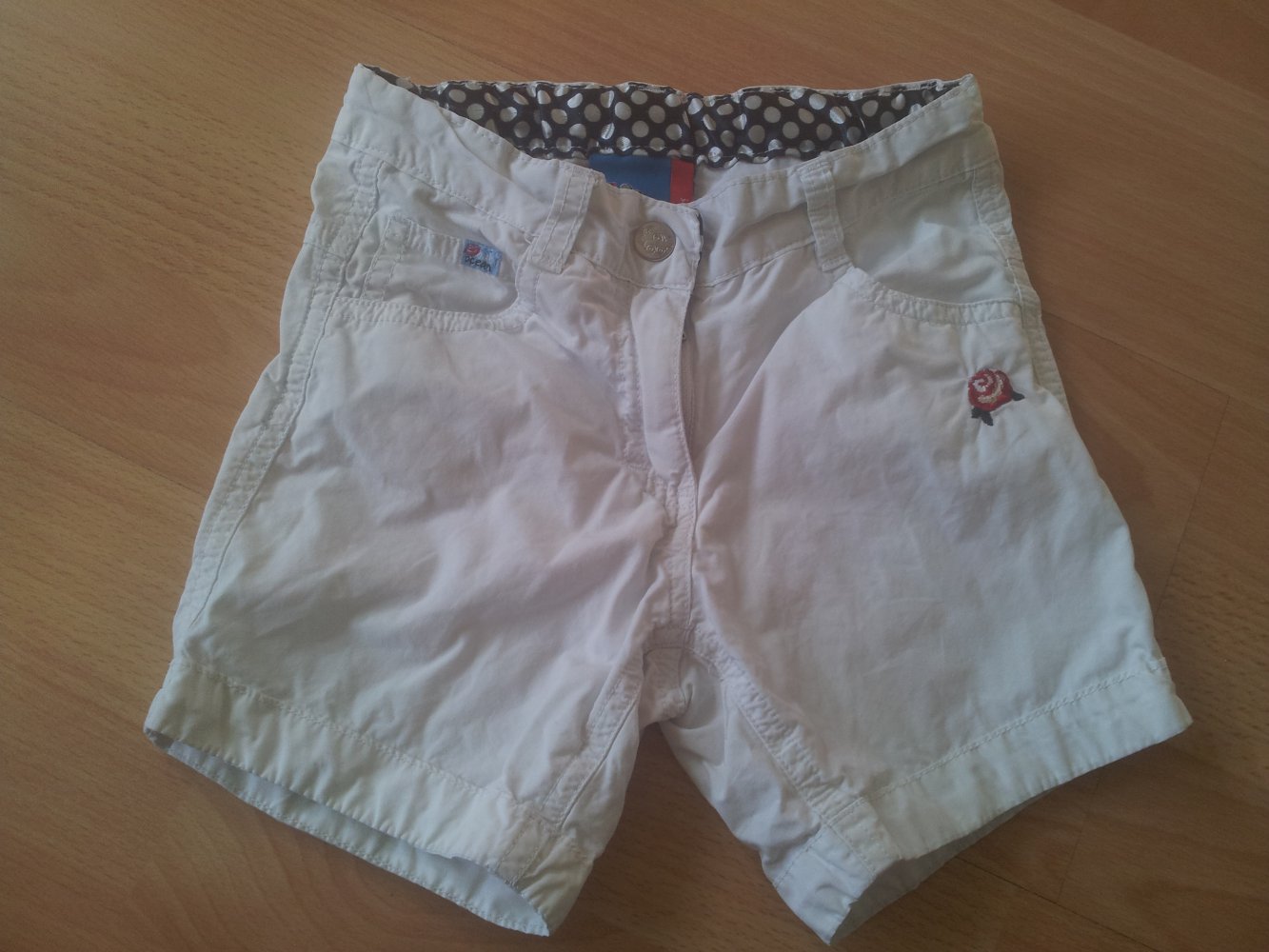  kurze Hose weiß  Rosen Stickerei Gr. 92