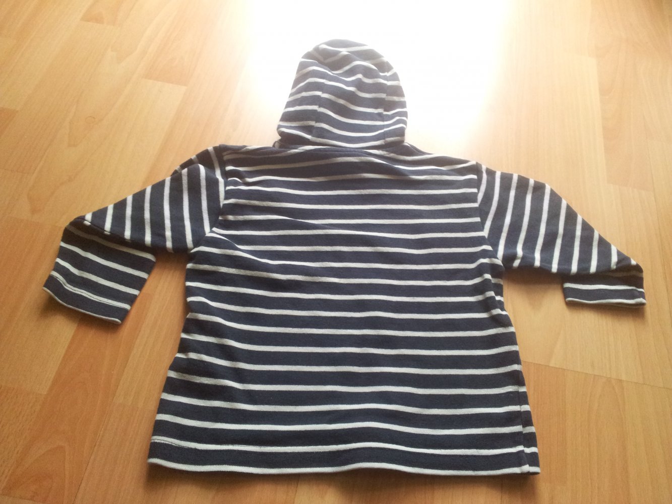 Kaputzenpullover schwarz weiß Streifen Gr. 98