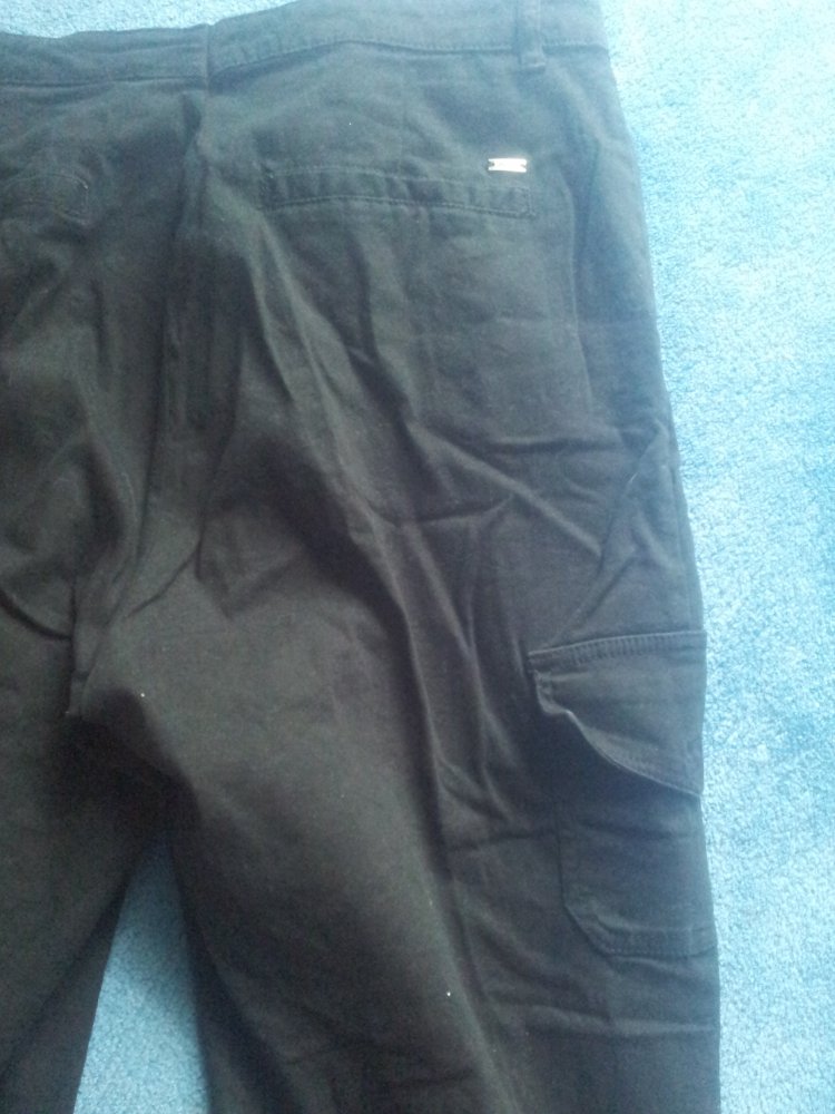  Hose schwarz Gr. 46 Taschen am Bein