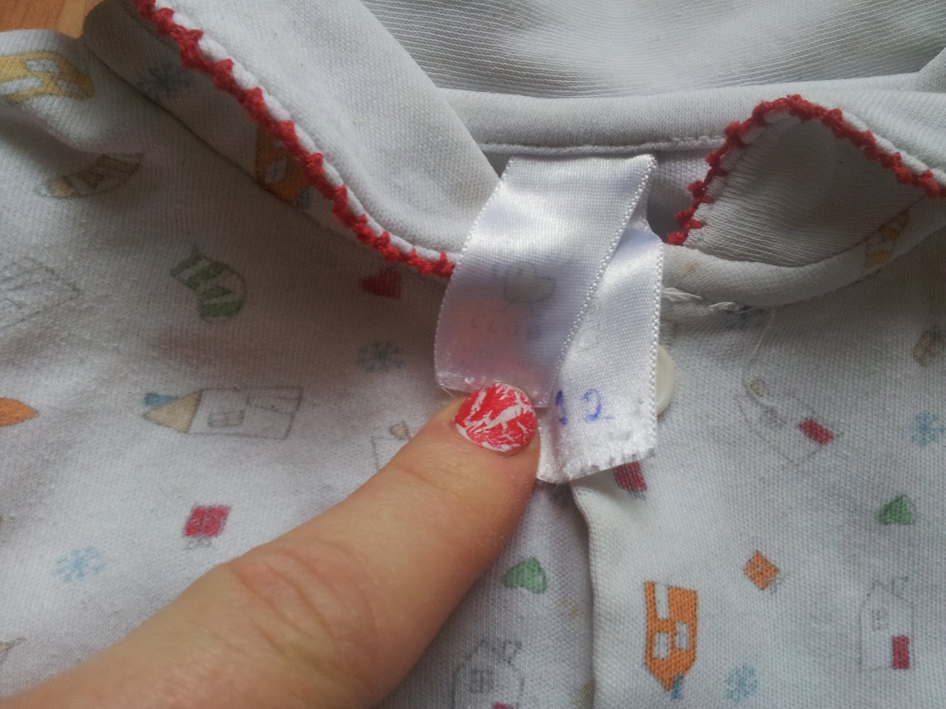 Schlafanzug 2 teilig C&A weiß Häuser Herze Socken Strümpfe Gr. 92
