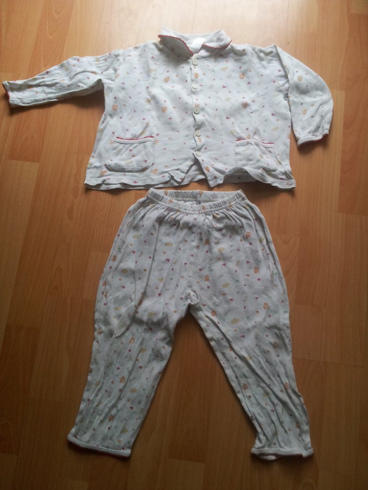 Schlafanzug 2 teilig C&A weiß Häuser Herze Socken Strümpfe Gr. 92
