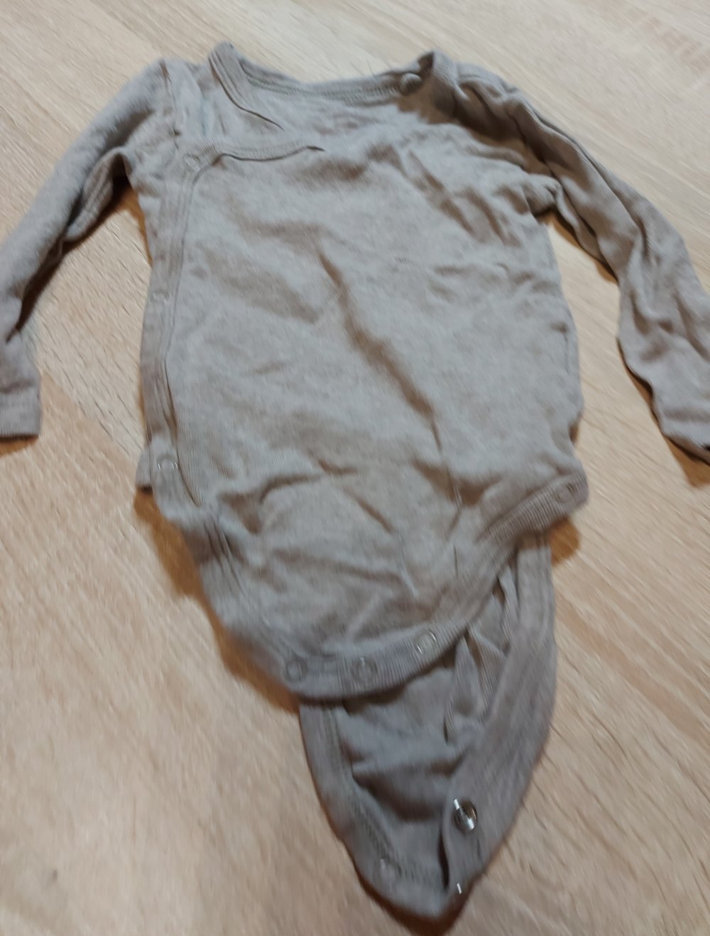 Hellbrauner Langarm Wickelbody Größe 62/68 Lupilu