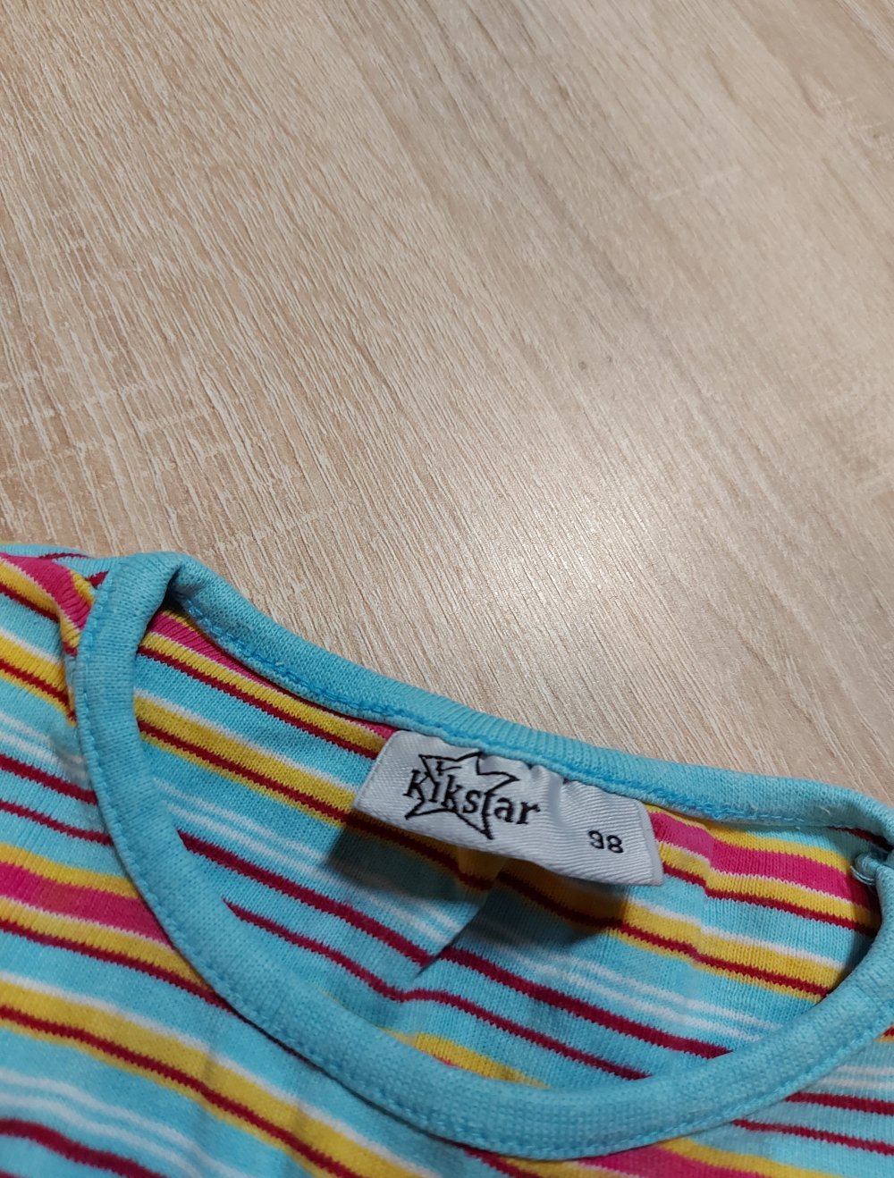 Bunt gestreiftes T-shirt Größe 98
