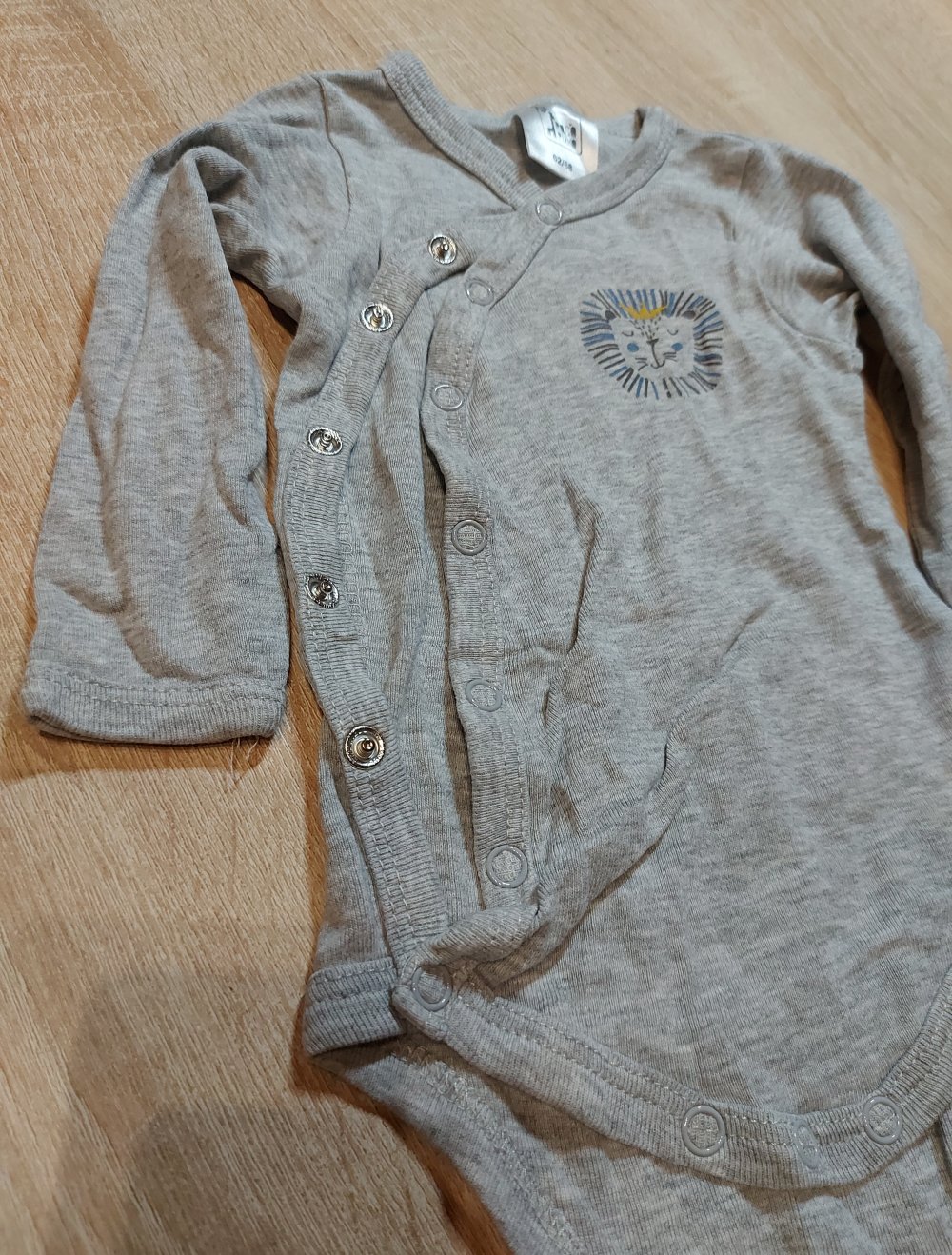 Grau mellierter Langarmbody Größe 62/68 Pocopiano