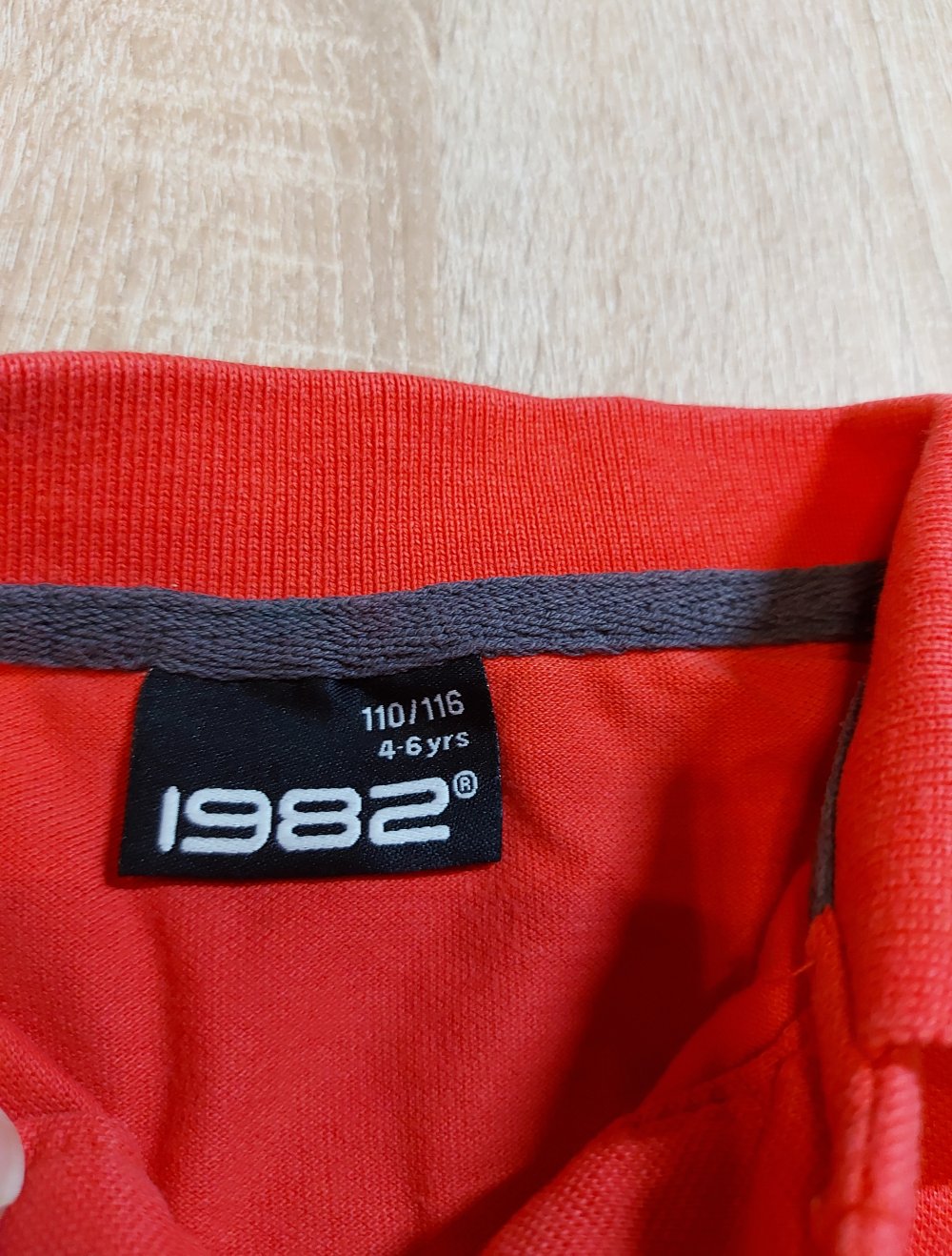 Korallenrotes Poloshirt Größe 110/116  von 1982