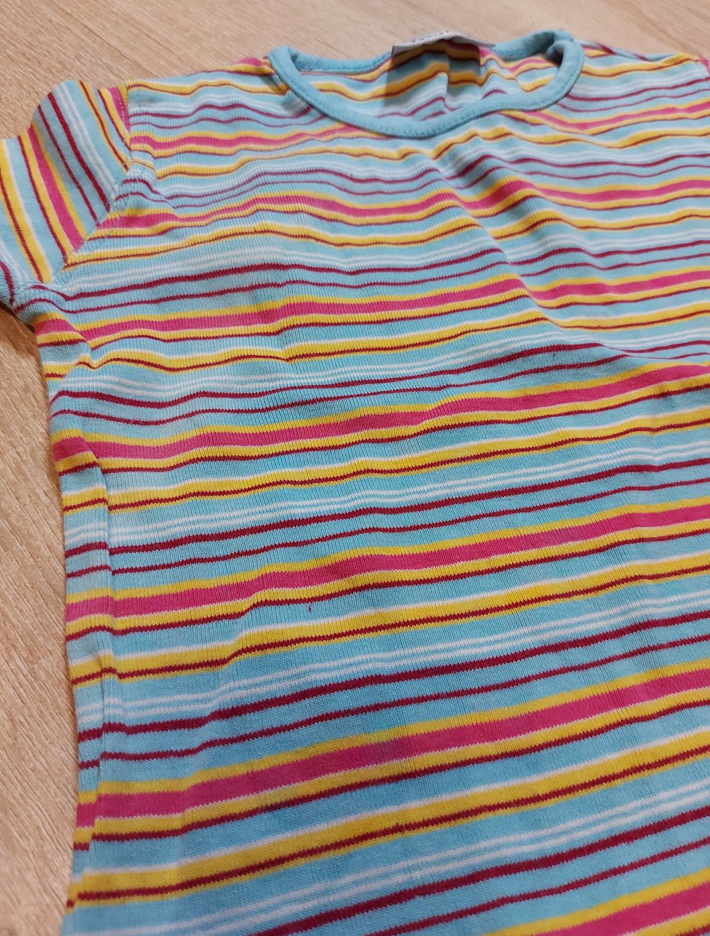 Bunt gestreiftes T-shirt Größe 98