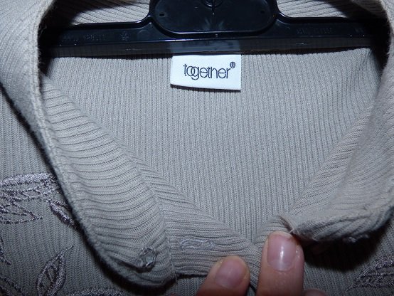 Hübsches Shirt mit Stickerei