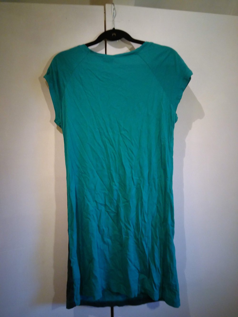Petrolfarbenes T-SHIRT mit Tierprint