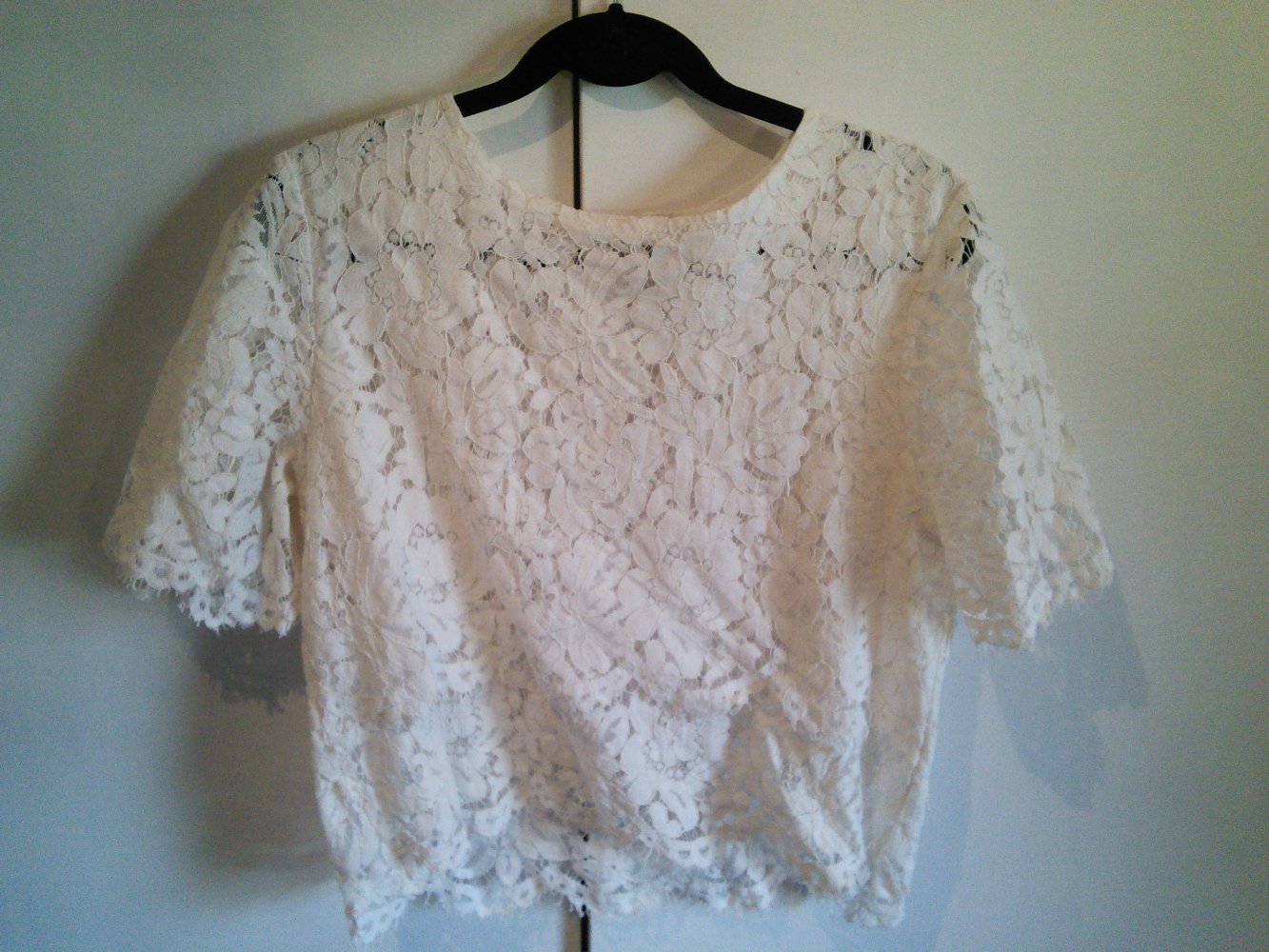 Kurzes Spitzenshirt