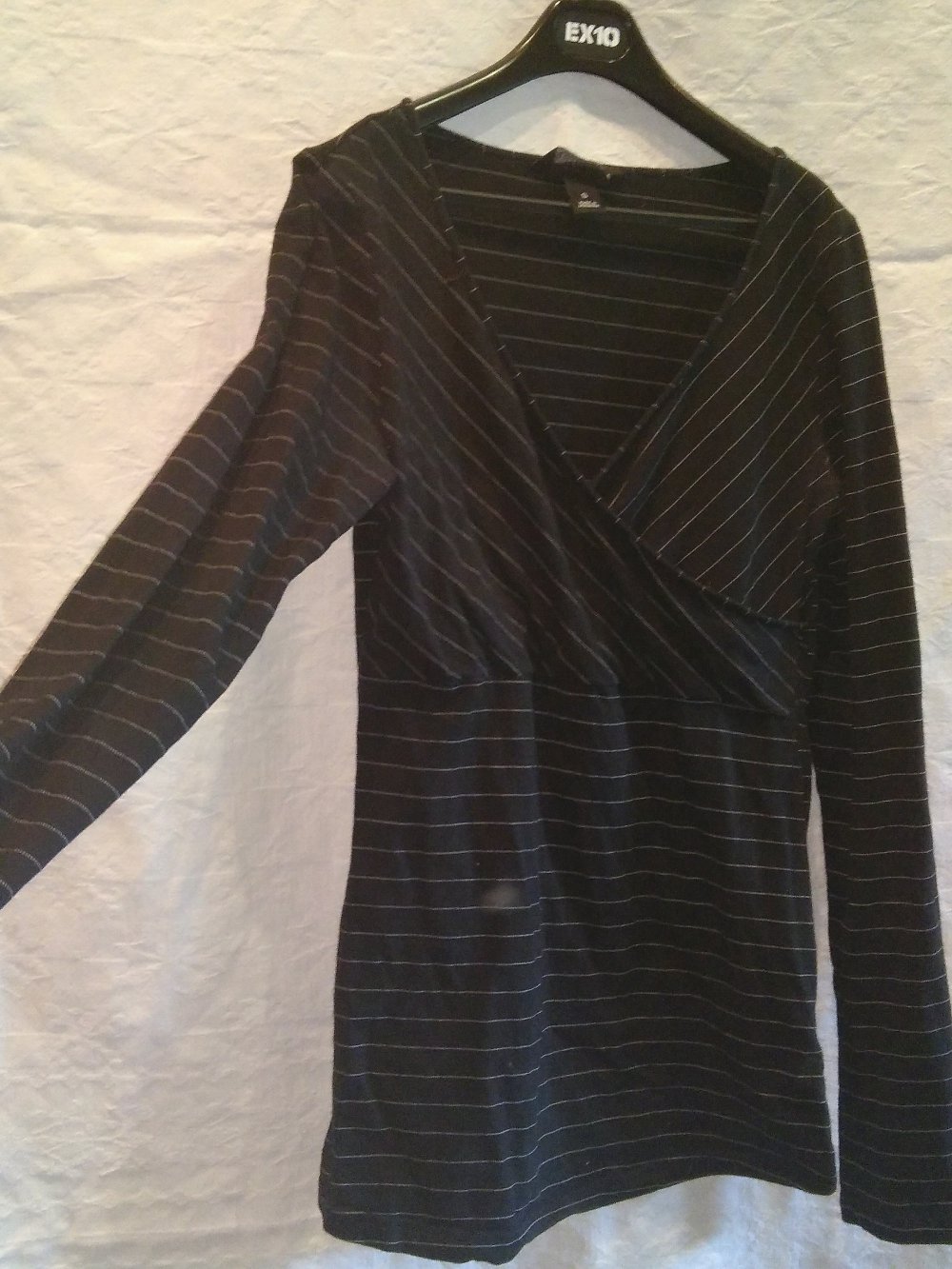 Hübsches schwarzes Langarmshirt auch als Schwangerschaftsshirt 