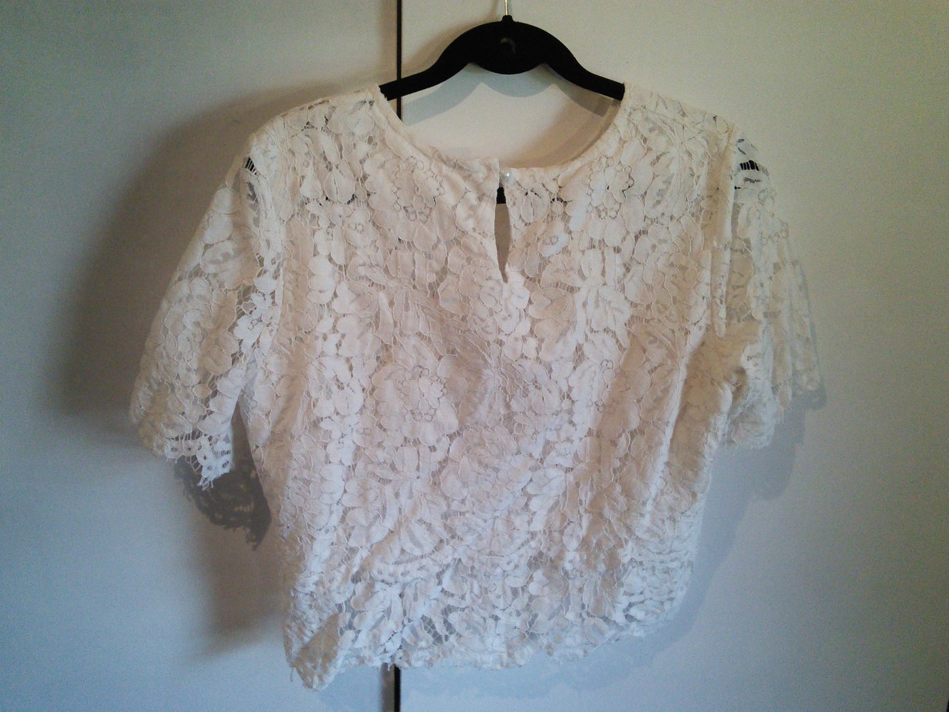 Kurzes Spitzenshirt