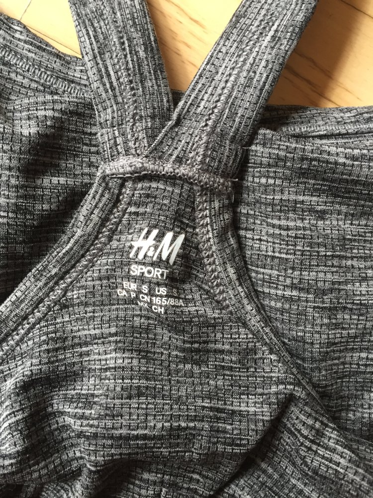 H&M Sport Top mit eingenähtem BH Gr.S Feinripp grau