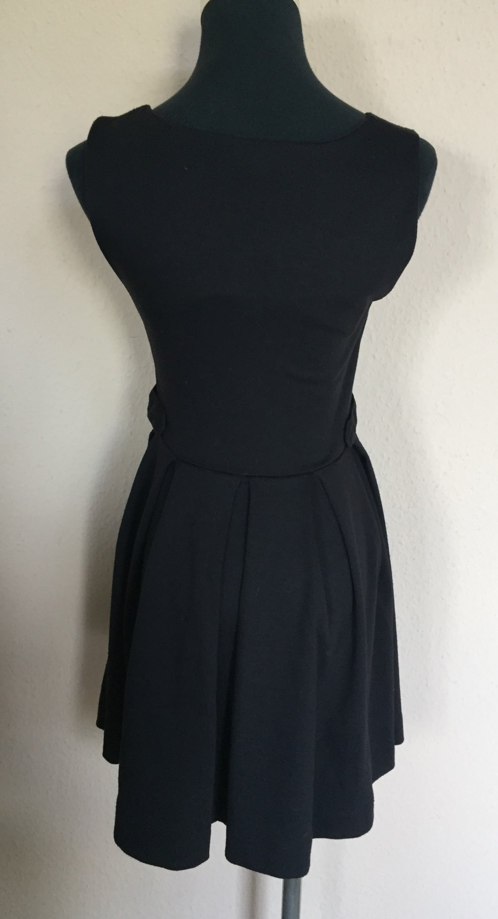 H&M Skaterkleid Gr.XS / 160 Child schwarz mit breitem Rockteil,