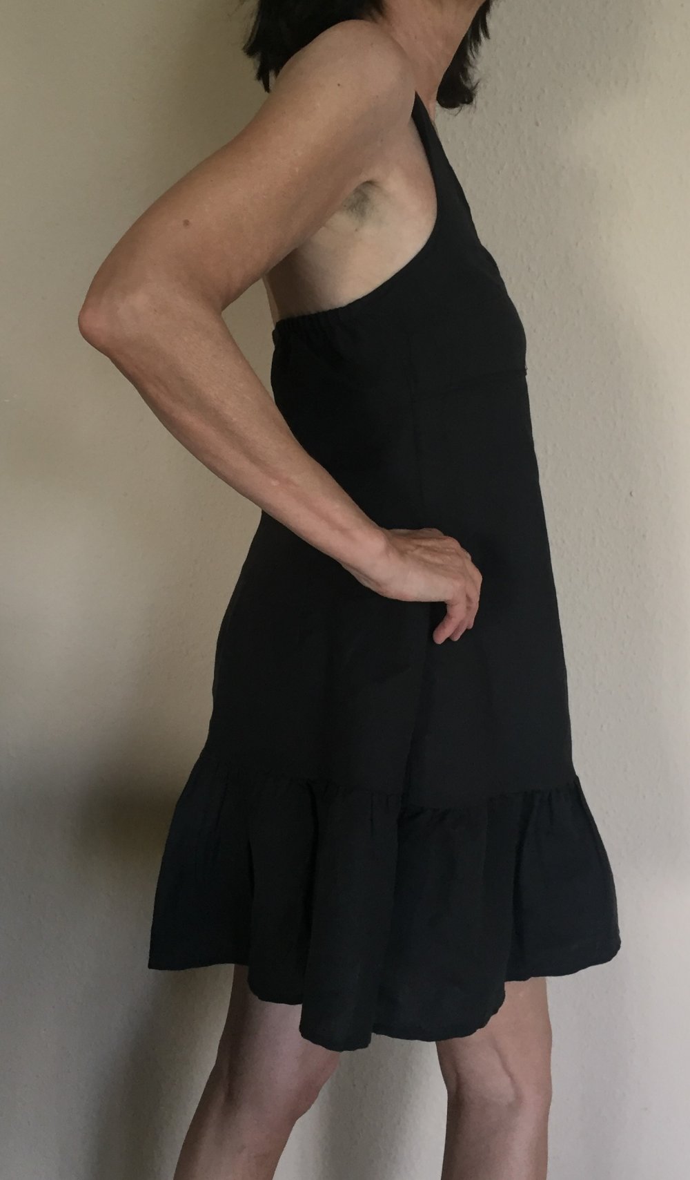 HARPA Neckholder Leinenkleid Gr.S schwarz mit Volants am Saum