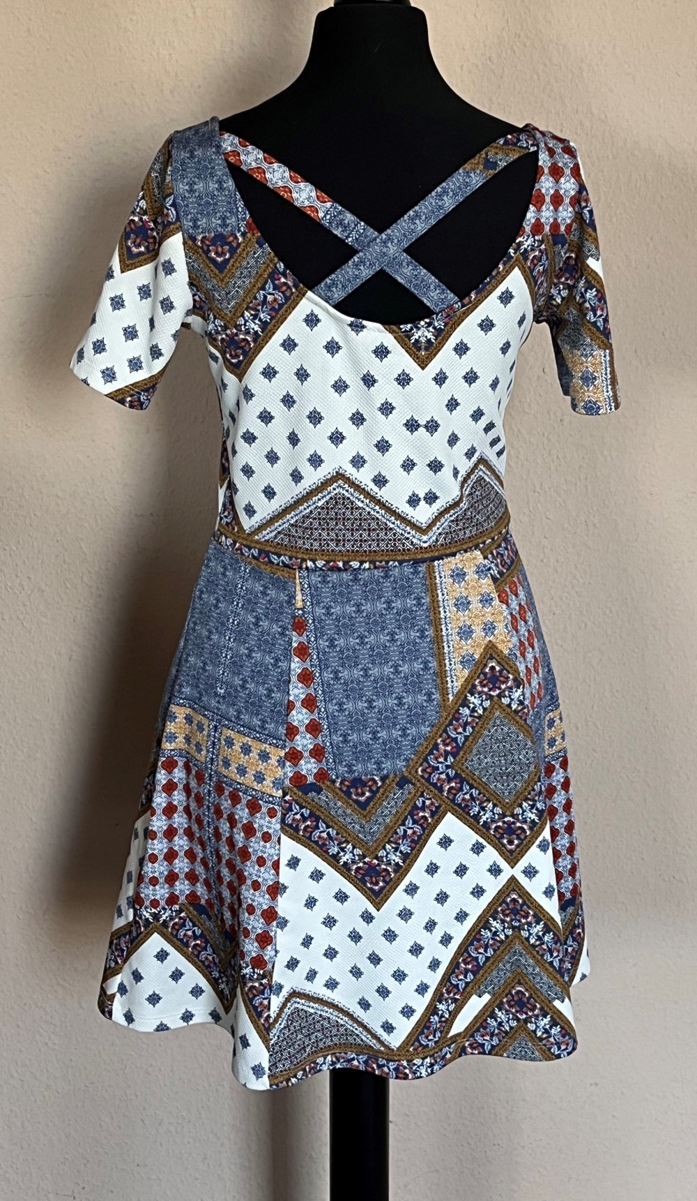 H&M Divided Skater Kleid mit Criss Cross Rücken Gr.36/38