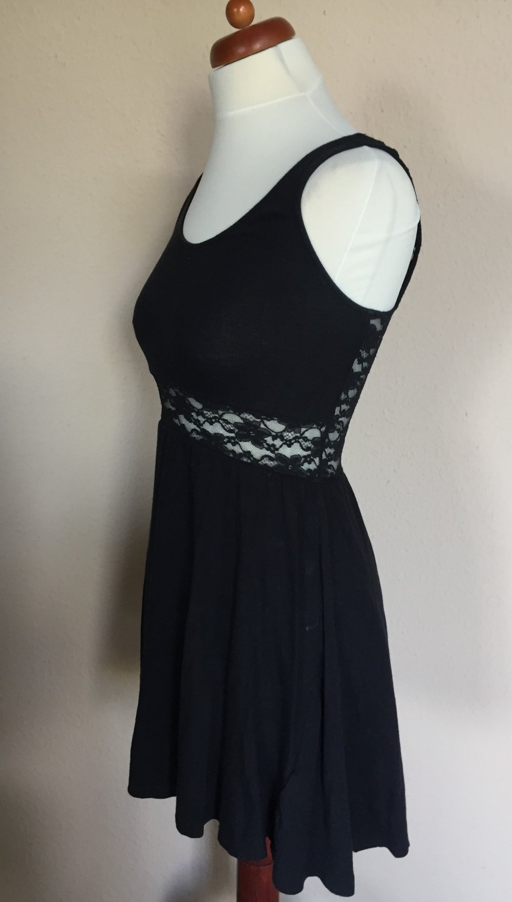H&M Skaterkleid mit Spitzeneinsatz Gr.S schwarz, toller Rücken