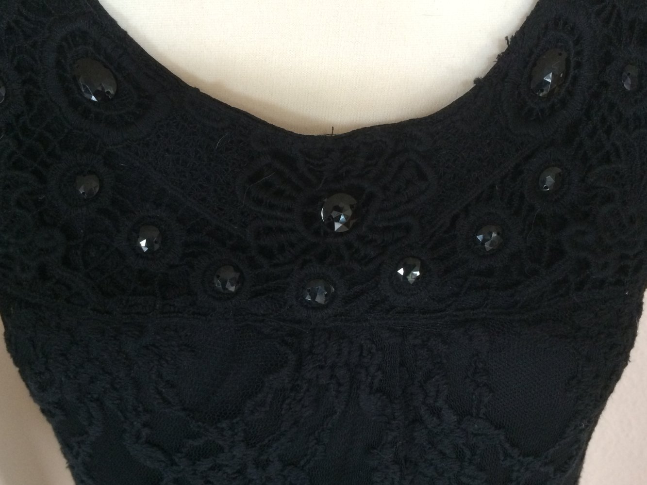 H&M Spitzenkleid Gr.38 mit Unterkleid + Schmuck ums Dekolte schwarz