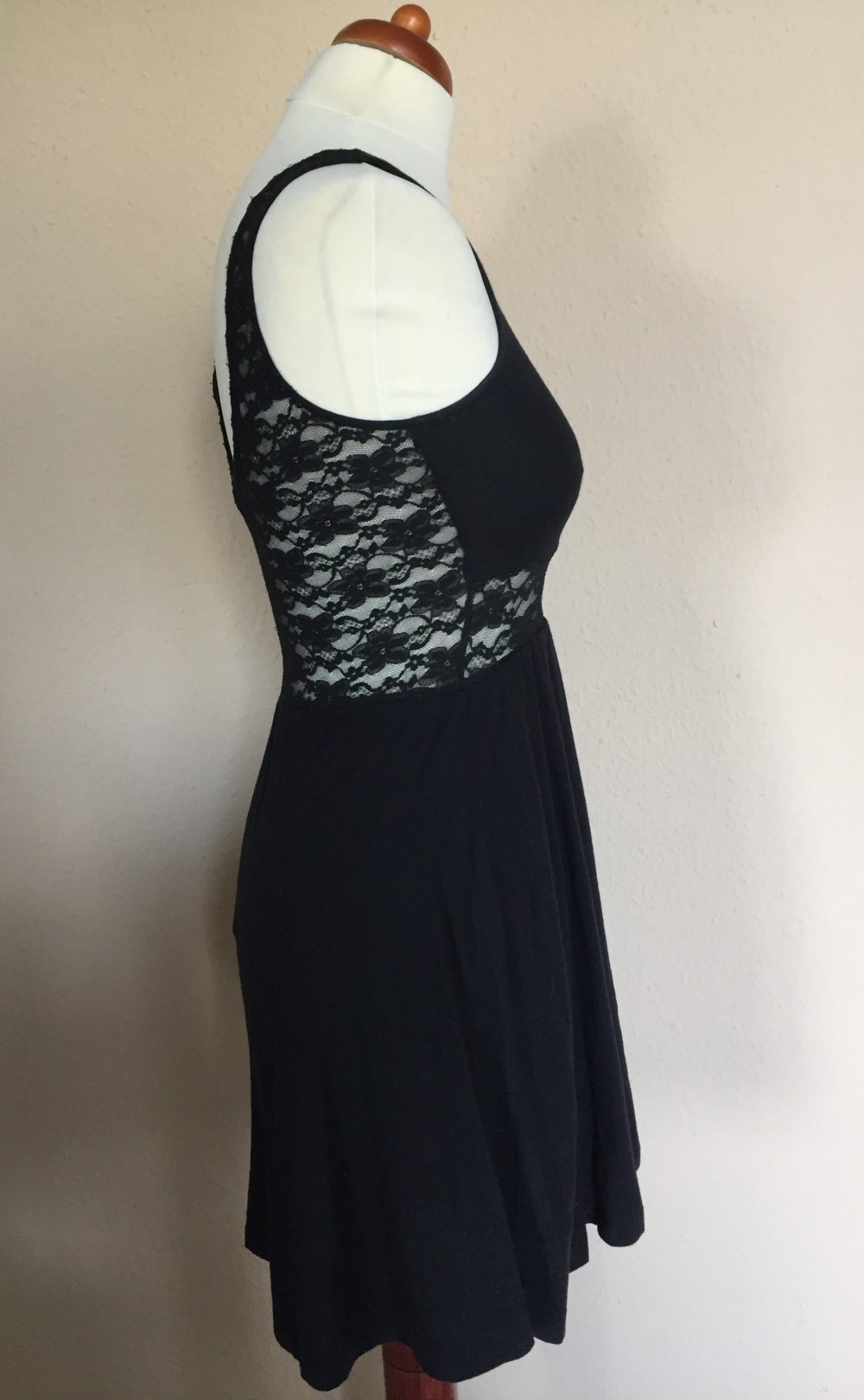 H&M Skaterkleid mit Spitzeneinsatz Gr.S schwarz, toller Rücken