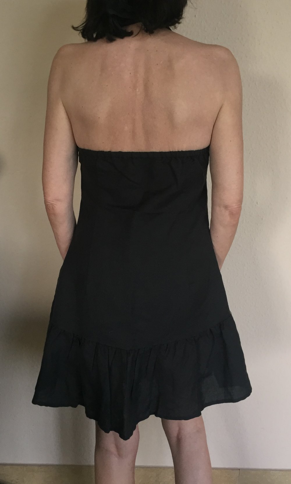 HARPA Neckholder Leinenkleid Gr.S schwarz mit Volants am Saum