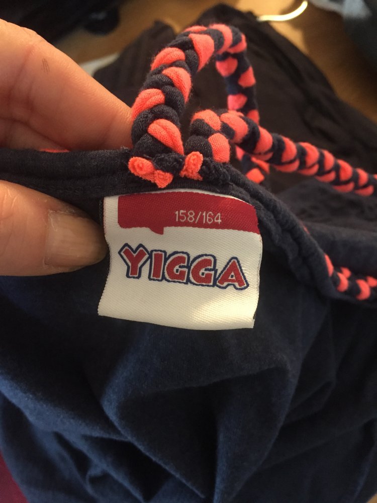 Yigga Sommer Top Shirt Gr.XS (158) mit Neon Aufdruck und geflochtenen Trägern