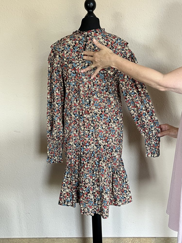 MNG Blümchenkleid mit Stickerei Cut Outs Gr.M Baumwolle im 