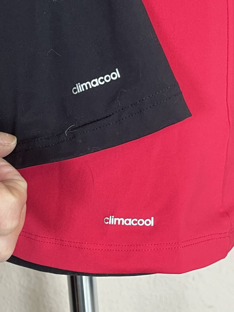 3 Climacool Sport Active Wear Teile 2 Tops und 1 Shorts Gr.S/M, ein T-Shirt, ein Tank Top und eine Radlerhose