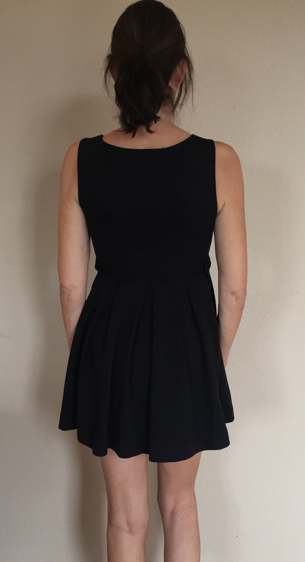 H&M Skaterkleid Gr.XS / 160 Child schwarz mit breitem Rockteil,