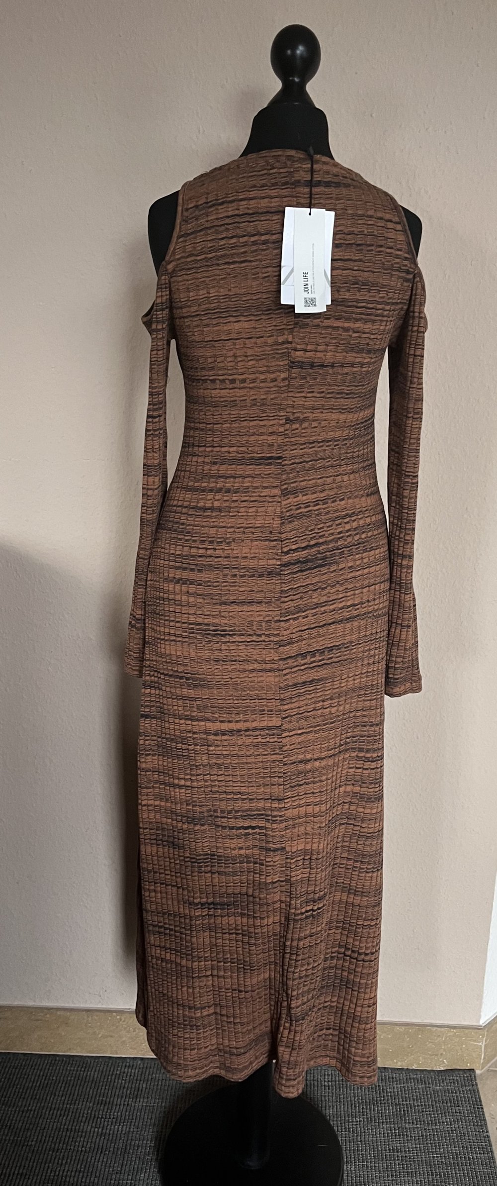 Zara Rib Cage Flat Rip Midi / Maxikleid Cut Out Shoulder Gr.M, langarm, grober Feinripp Stoff, flacher Rundhals
