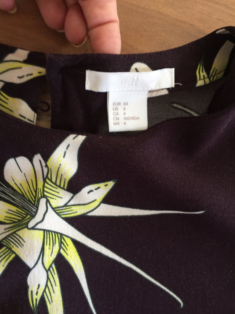 H&M Kleid mit Lilien aus Viskose bordeaux Pastell gelb Gr.XS