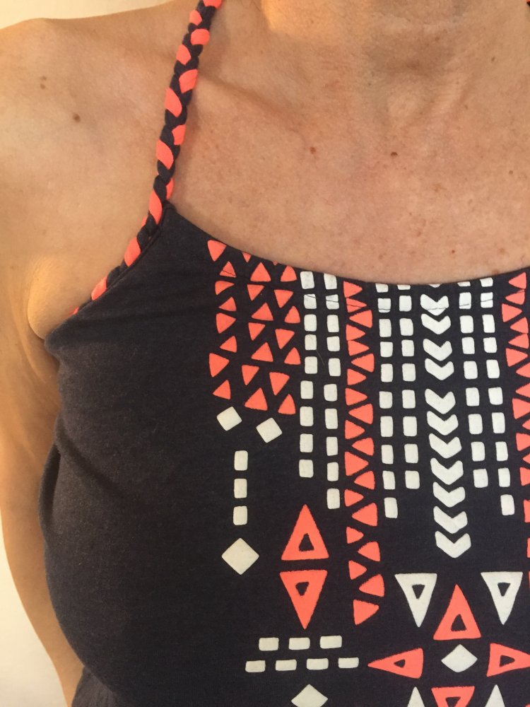Yigga Sommer Top Shirt Gr.XS (158) mit Neon Aufdruck und geflochtenen Trägern