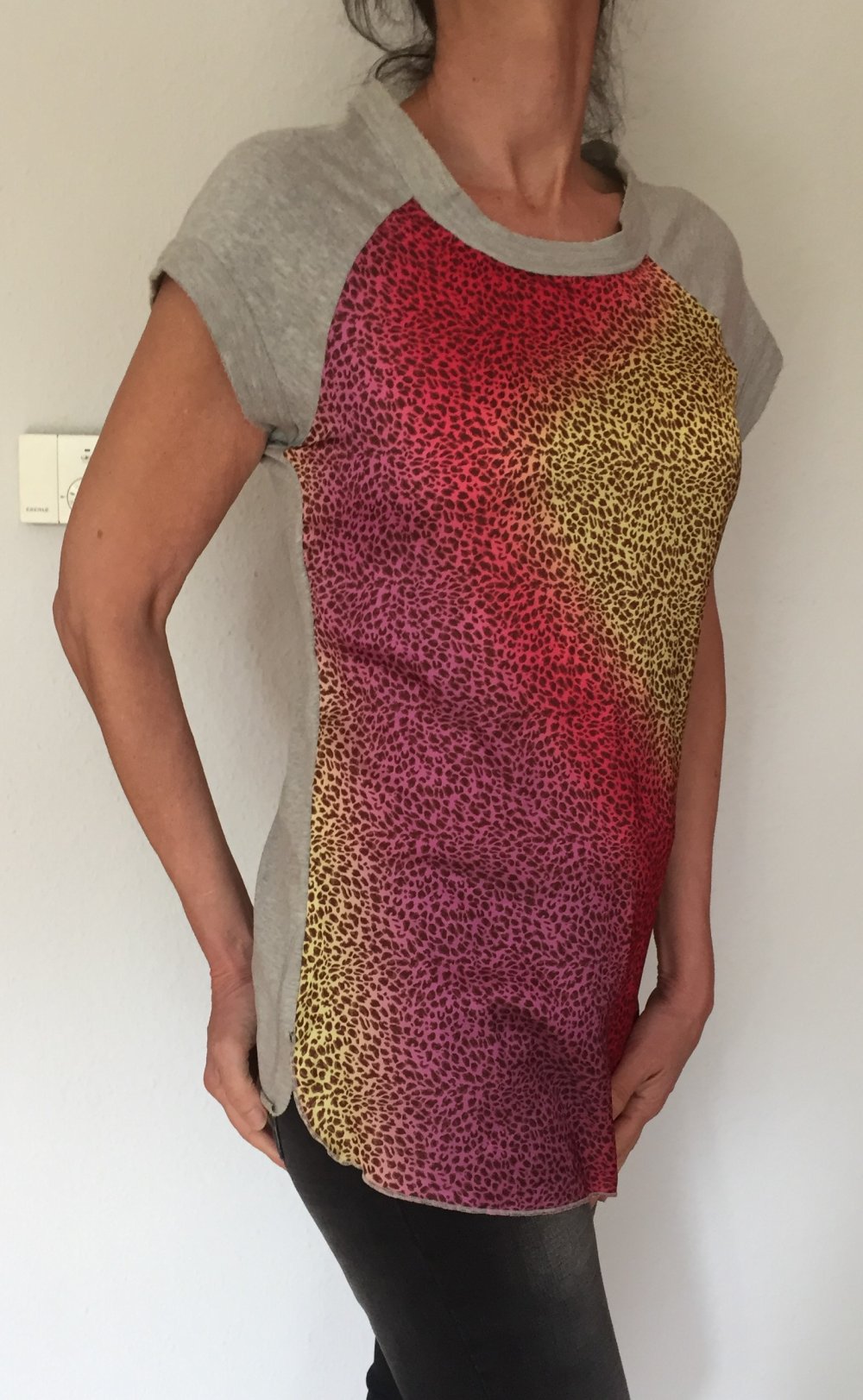 Calzedonia Shirt Top Gr.S vorne Satin hinten Sweatshirt, mit Animal Print auf dem Satin Vorderteil