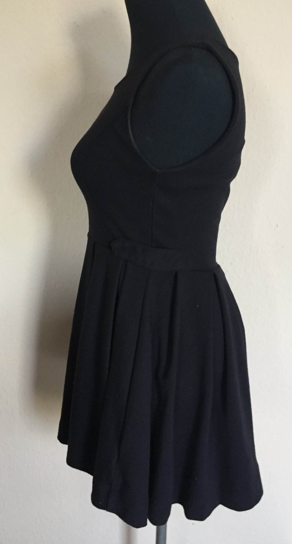 H&M Skaterkleid Gr.XS / 160 Child schwarz mit breitem Rockteil,