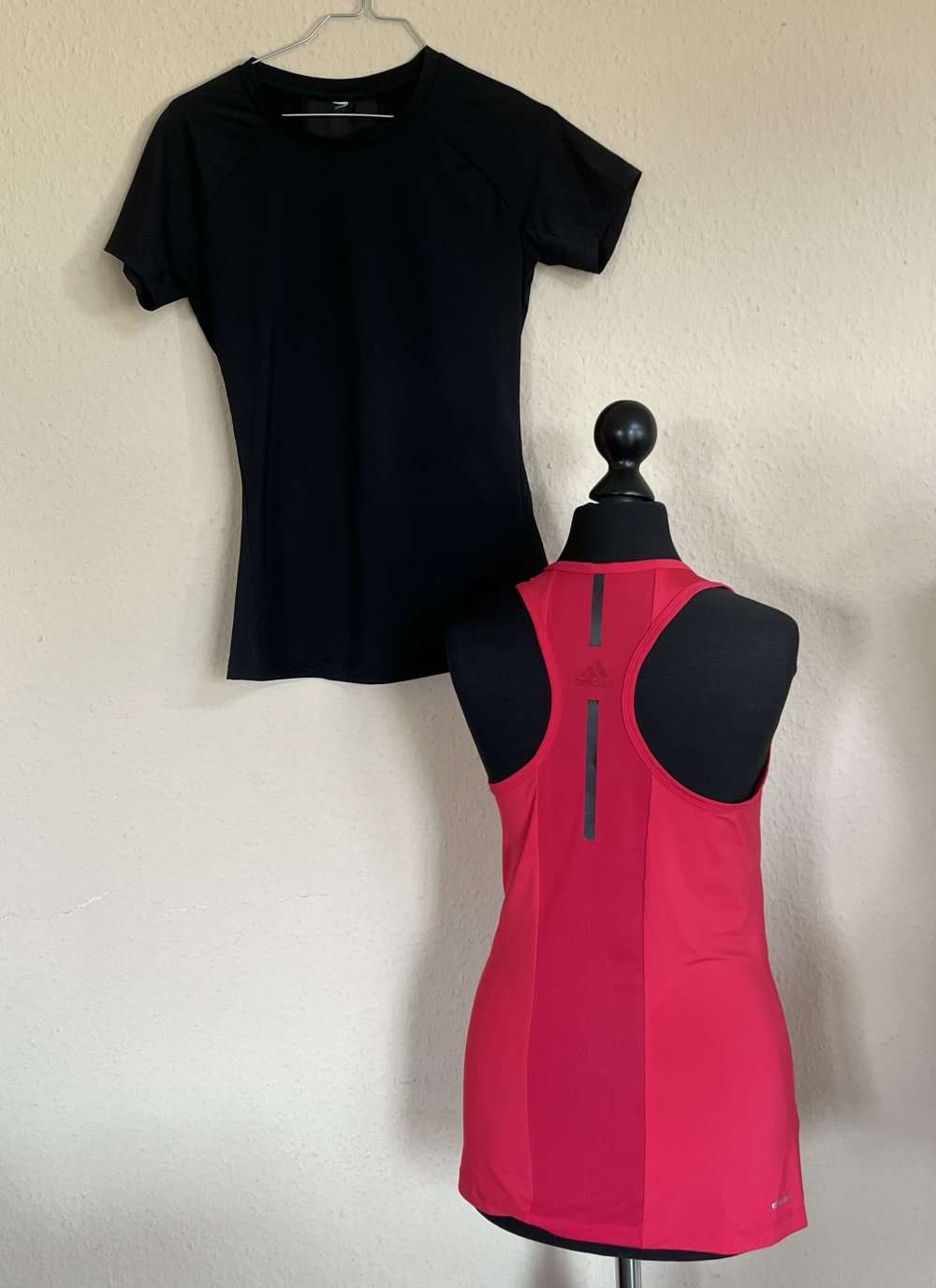 3 Climacool Sport Active Wear Teile 2 Tops und 1 Shorts Gr.S/M, ein T-Shirt, ein Tank Top und eine Radlerhose
