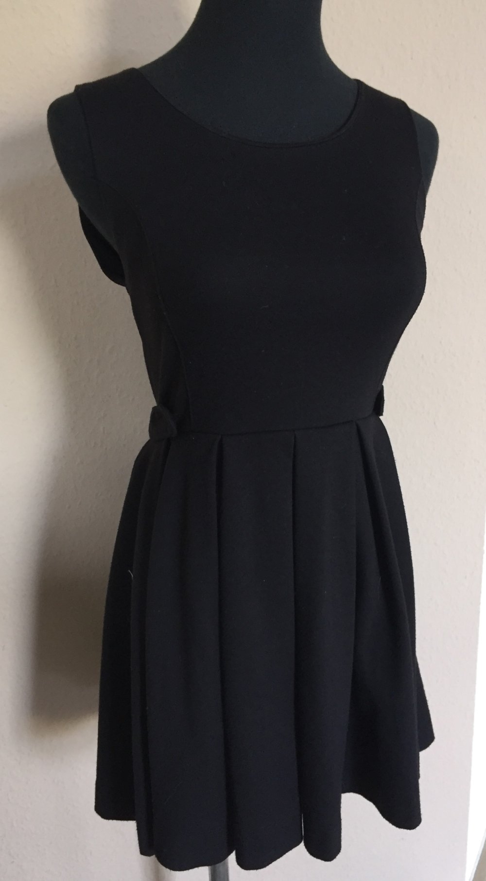 H&M Skaterkleid Gr.XS / 160 Child schwarz mit breitem Rockteil,