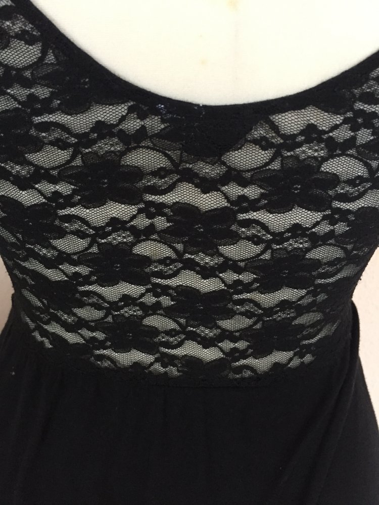 H&M Skaterkleid mit Spitzeneinsatz Gr.S schwarz, toller Rücken
