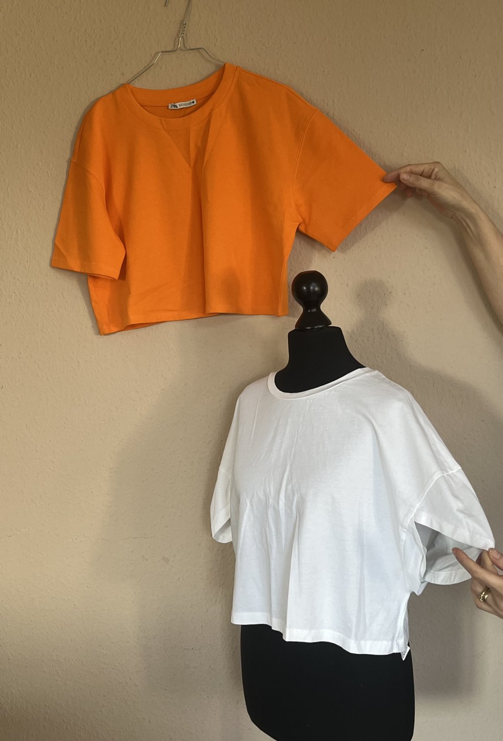 2 Zara Cropped Shirts Gr.S weiter Schnitt, Farbe Orange Weiß