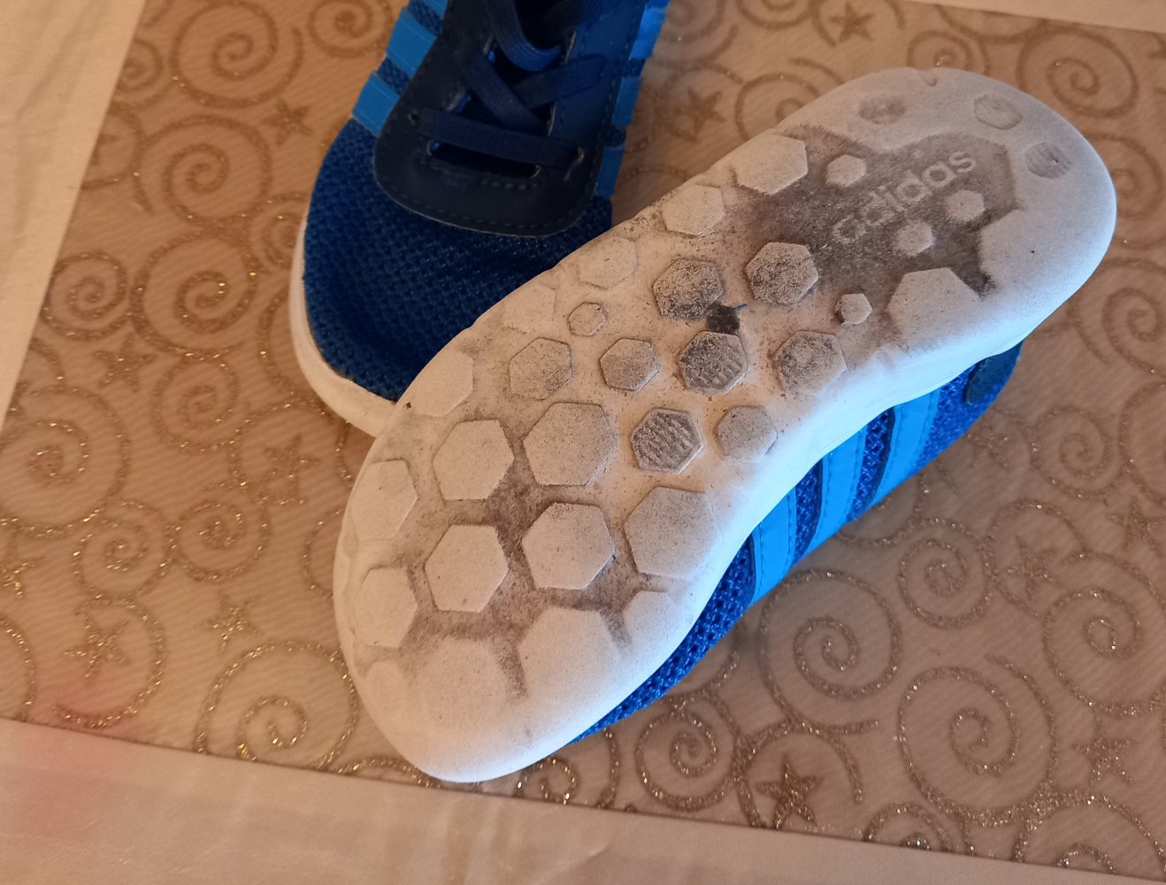 Turnschuhe Gr. 26