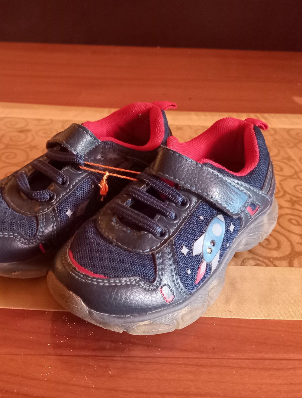 Turnschuhe Gr. 25