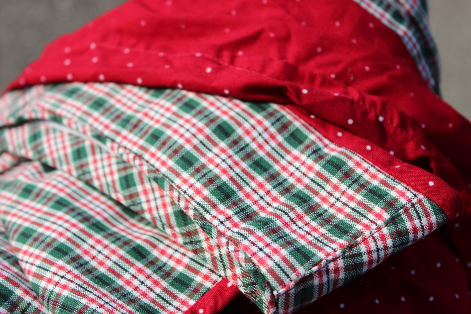 langes kariertes True Vintage Dirndl in rot grün weiß, inkl. Schürze mit Punkten, Größe 38, Hasegg