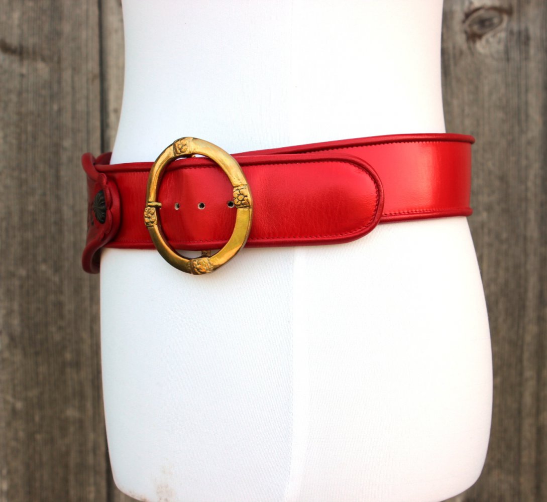 dunkelroter breiter True Vintage Gürtel mit Prägung, 85 cm lang, zum Dirndl? Tracht?