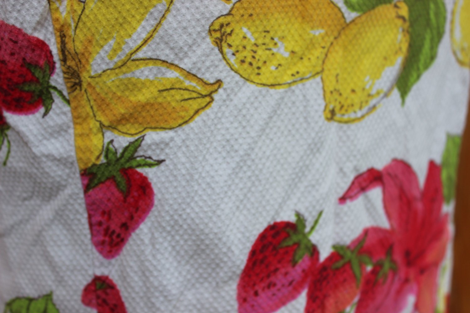 weißes kurzes Vintagekleid mit Zitronen, Erdbeeren und Blumenmuster, Gläser, Gr. 40, Sommerkleid