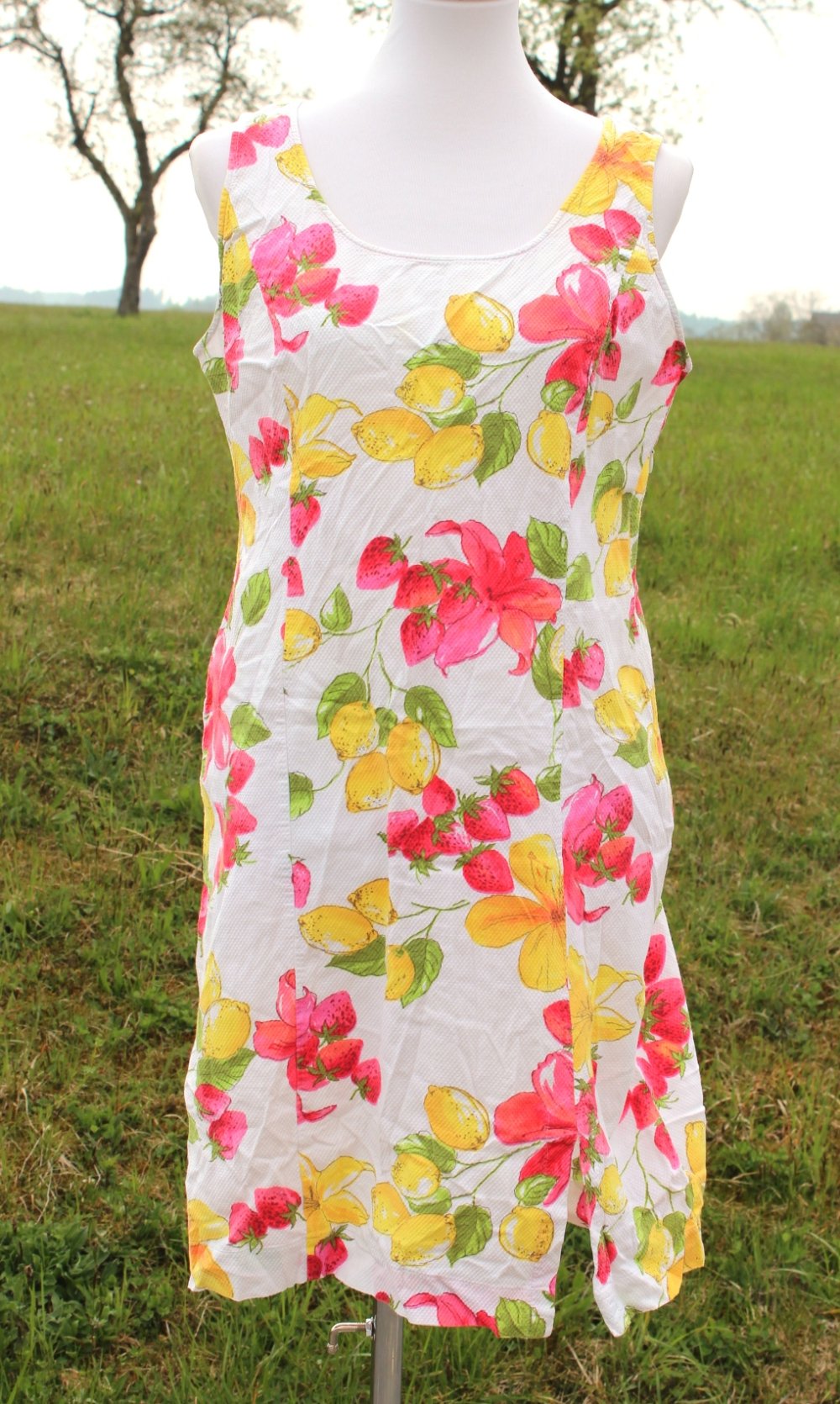 weißes kurzes Vintagekleid mit Zitronen, Erdbeeren und Blumenmuster, Gläser, Gr. 40, Sommerkleid