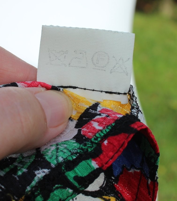 schwarz bunte True Vintagebluse mit Blumenmuster, reine Seide, ca. Größe 40, S modell, Seidenbluse