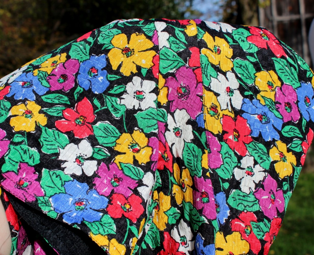 schwarz bunte True Vintagebluse mit Blumenmuster, reine Seide, ca. Größe 40, S modell, Seidenbluse