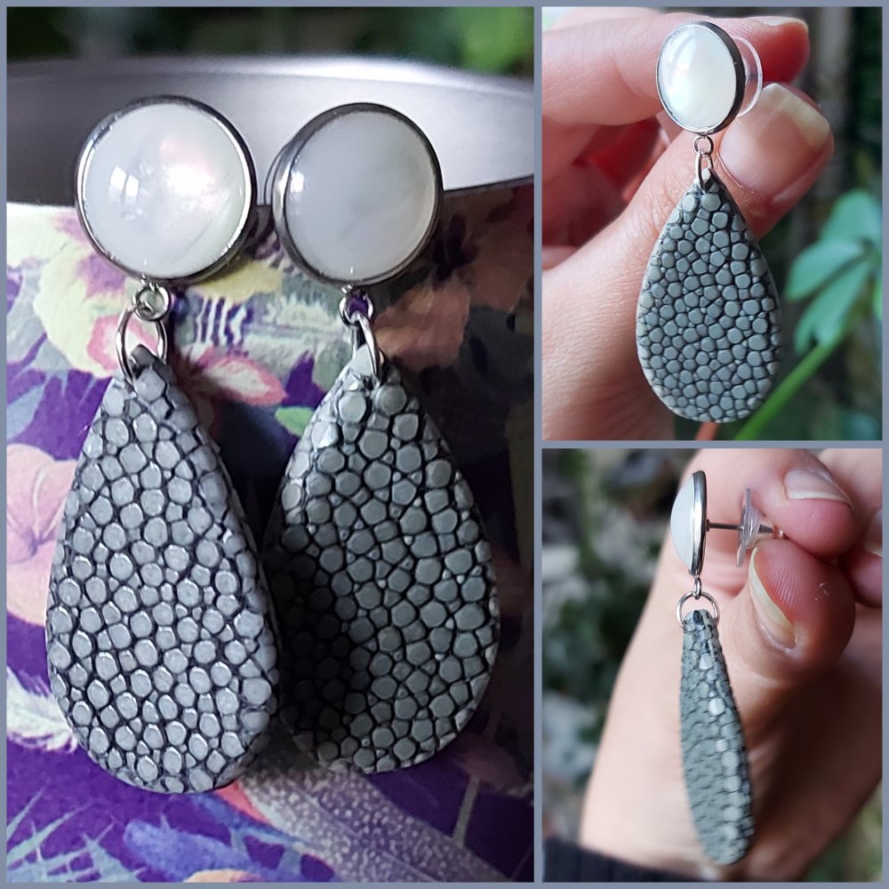 graue Ohrhänger aus Rochenleder mit einem weißen Cabochon, Unikat, Galuchat, Perlrochen Ohrringe