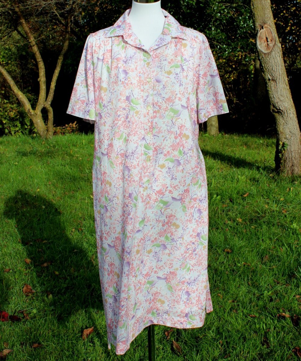 hell lila True Vintagekleid mit Blumenmuster, Finn Karelia, Größe 46