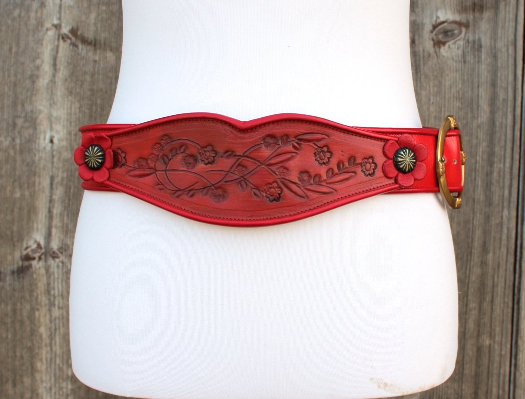 dunkelroter breiter True Vintage Gürtel mit Prägung, 85 cm lang, zum Dirndl? Tracht?
