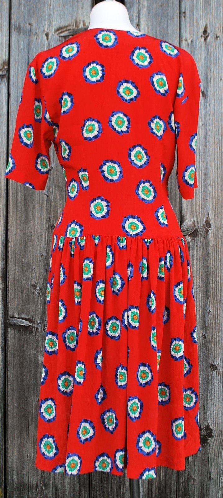 rotes True Vintage Kleid mit blau grün beigem Blumenmuster und tiefer Taille, ca. Größe 40, 1980er