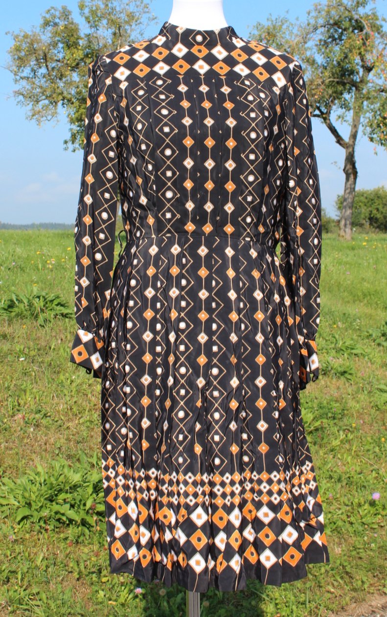 schwarzes True Vintage Kleid mit creme-braunem geometrischem Muster, ca. Größe 38